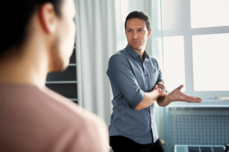 covercandid-4-768x511 As Grades Invisíveis do Abuso Emocional